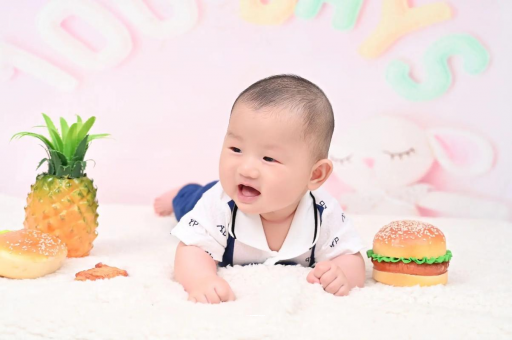 海口宝宝在妈妈肚子里
